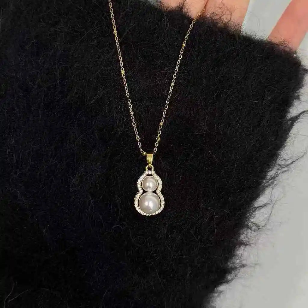 Unique 6-7mm Natural Freshwater Gourd Pearl Zircon Necklace Pendant Agile Necklace