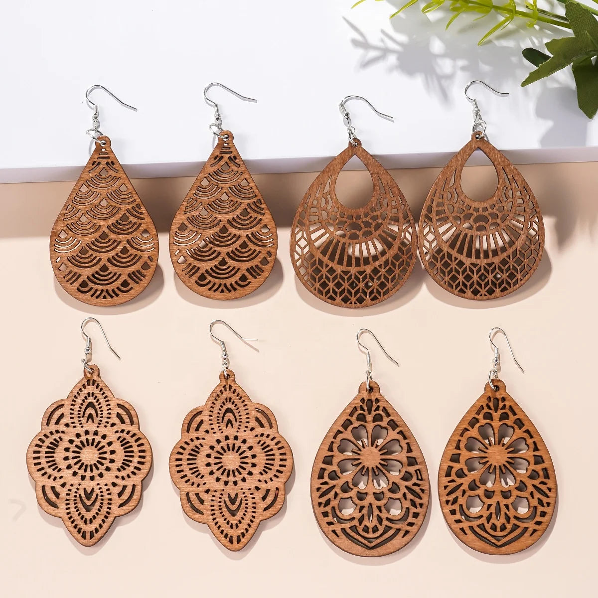 Vintage Brown Patterned Teardrop Dangle Earrings Wood Flower Drop Earrings for Women Summer Beach Party Jewelry Gifts