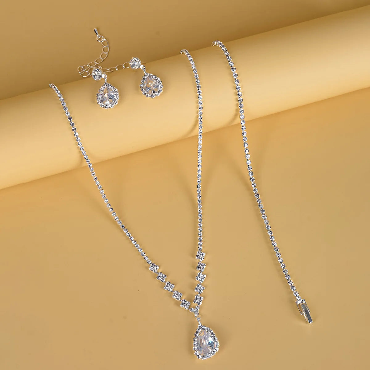 Hot 4-Pieces Bridal Wedding Dress Accessory Bling Drop Dubai Jewelry Set Oman Crystal Bridal Necklace Earrings Bracelet Jewelry