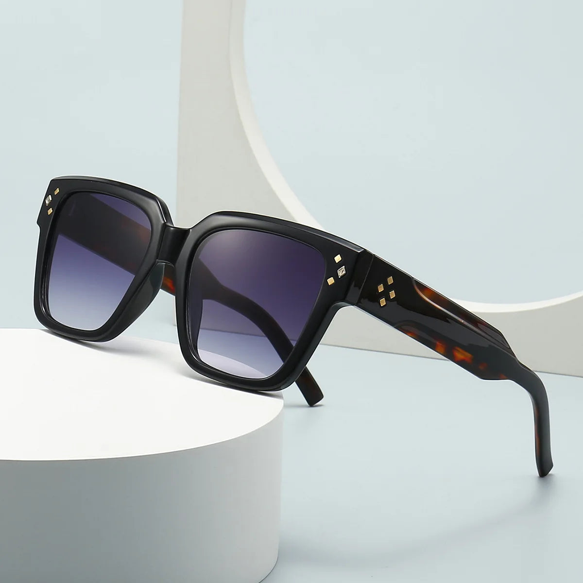 Metal Trendy Fashion Uv400 Protective Sunglasses Unisex Plastic Oversized Big Frame Square Sunglasses for Women