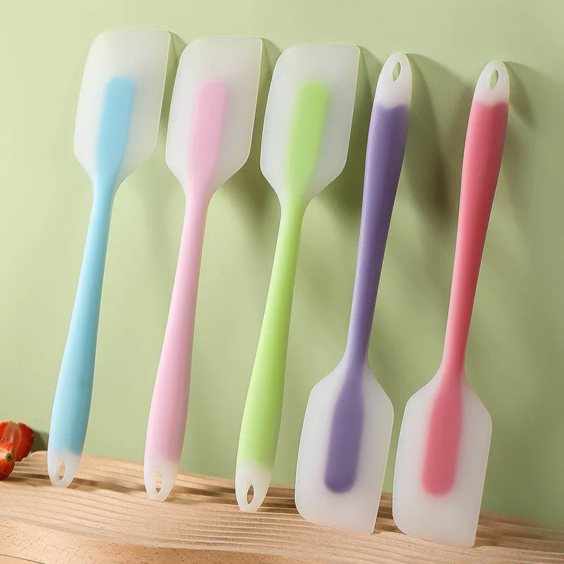 One Piece Design Solid Heat-Resistant Non Stick Kitchen Utensil Transparent Color Silicone Spatula for Baking Tools