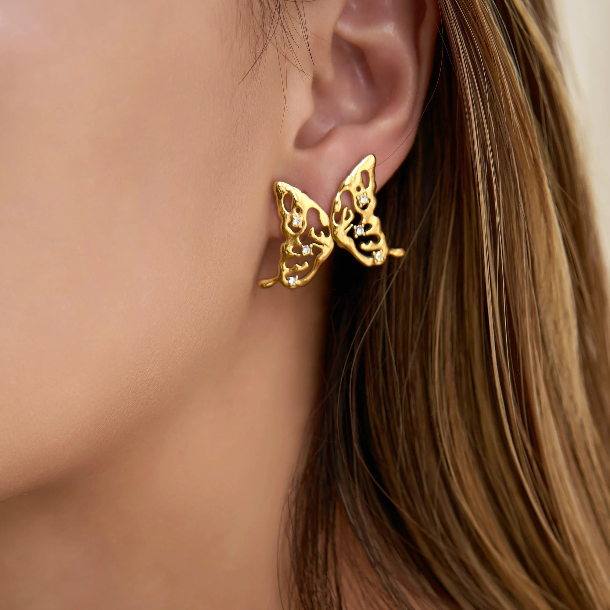 Dazan NEW Winter INS 18k Gold Plated Hypoallergenic Stainless Steel Boho Zircon Hollow Out Butterfly Earrings Show Model Jewelry
