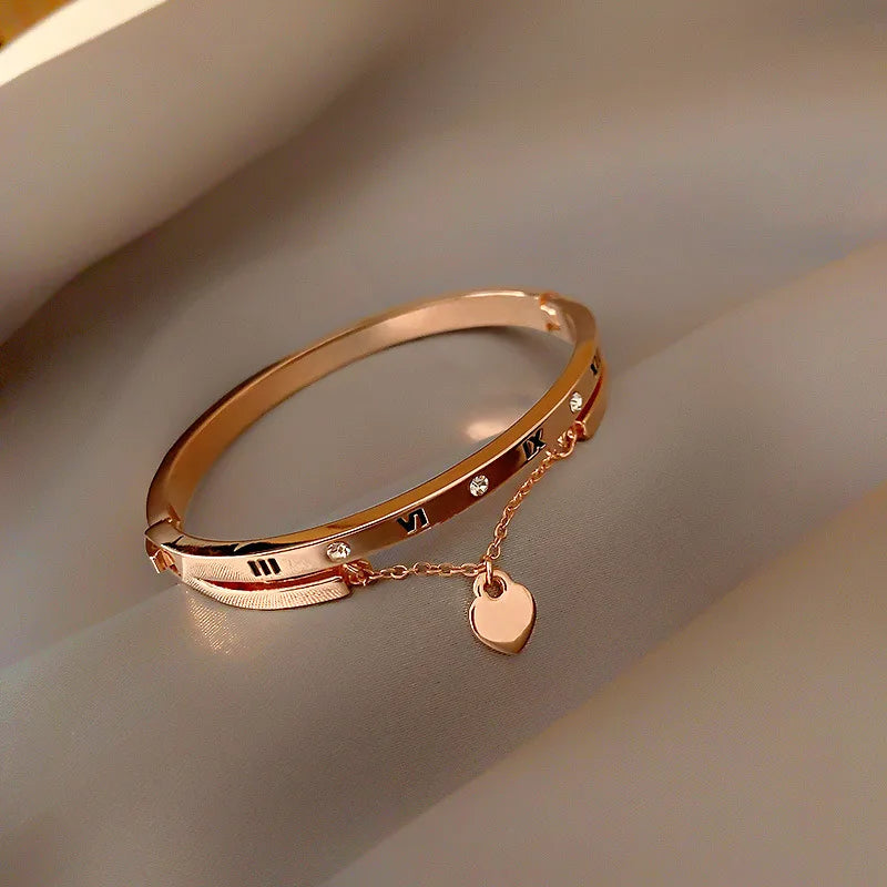 2022 New Arrive Roman Digital Rhinestone Bracelet Korean Rose Gold Plated Heart Charm Couples Bracelets
