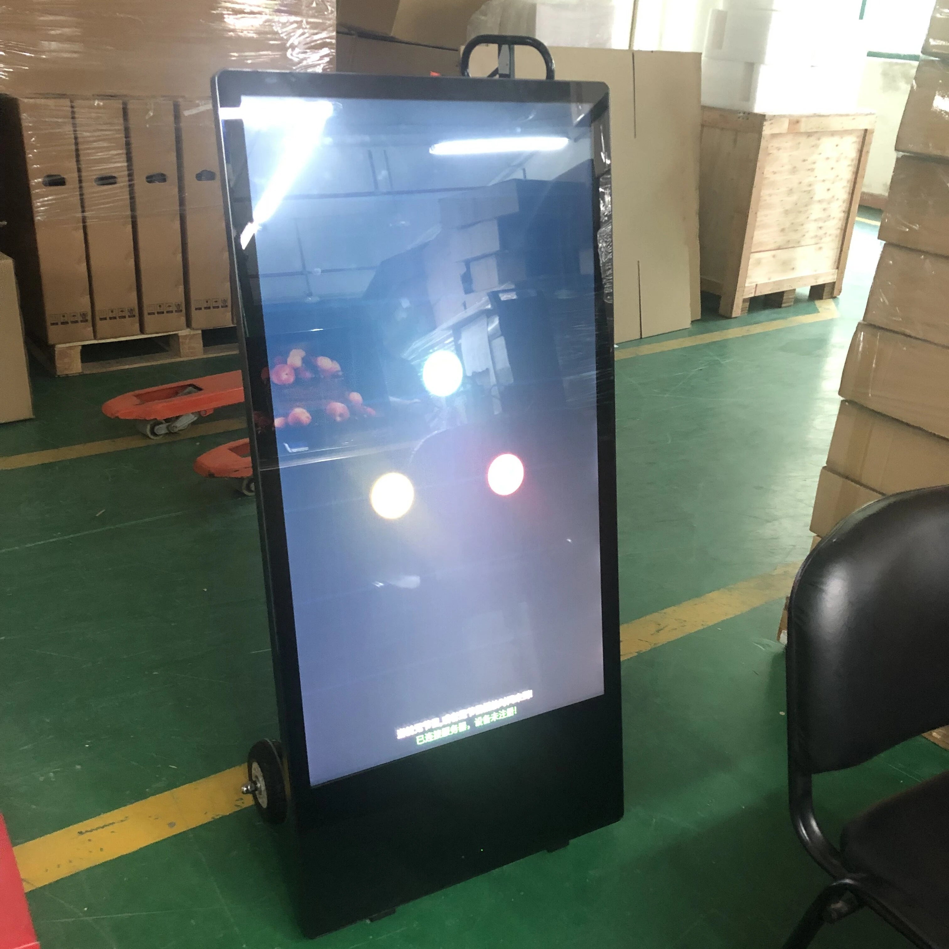1500nits Battery Power Outdoor Signage Touch Lcd Display Wheel Folding Display With Android System