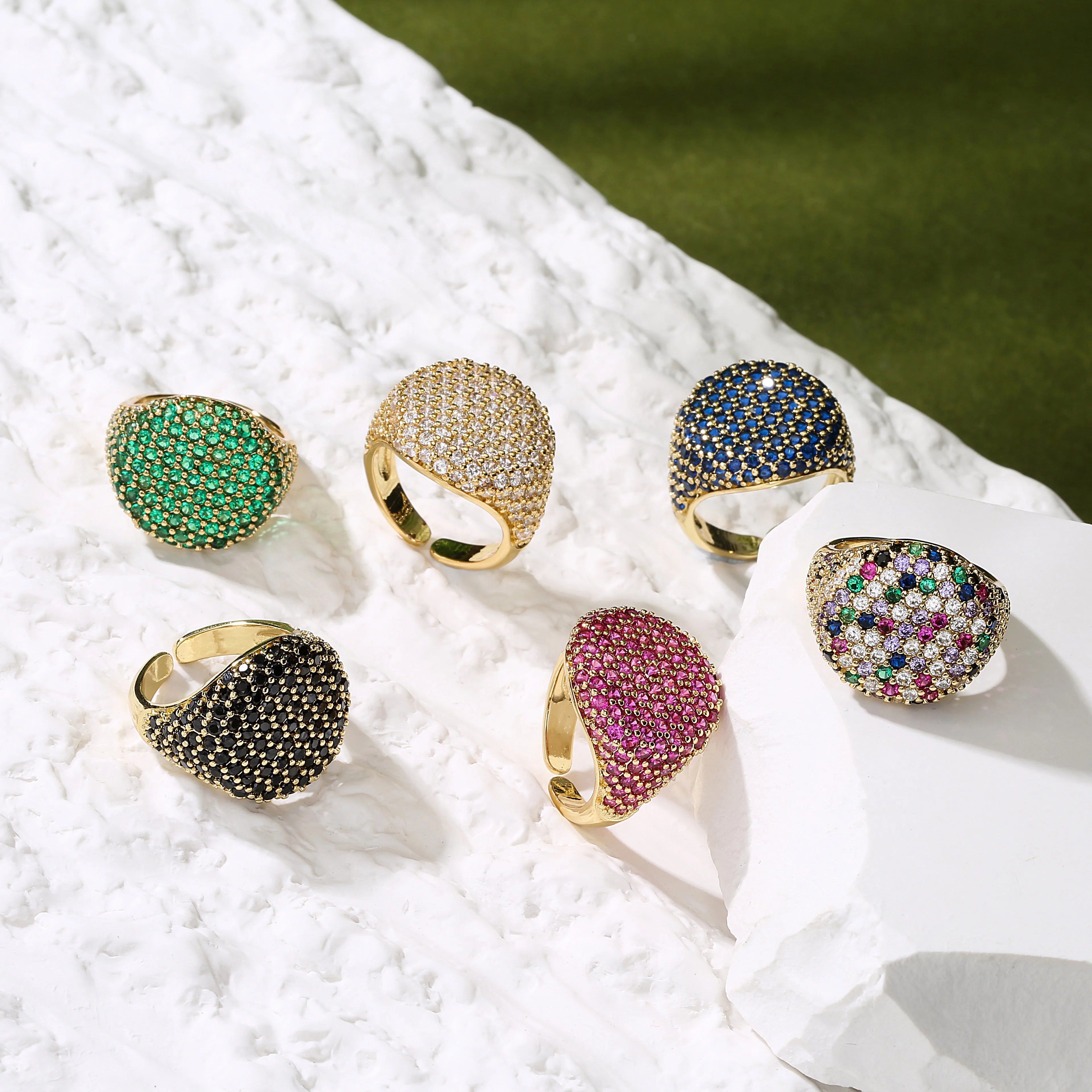 Factory Direct Supply Brass Classic Inlaid Ring Women Temperament Fashion Round Finger Ring for Jewelry Wholesale