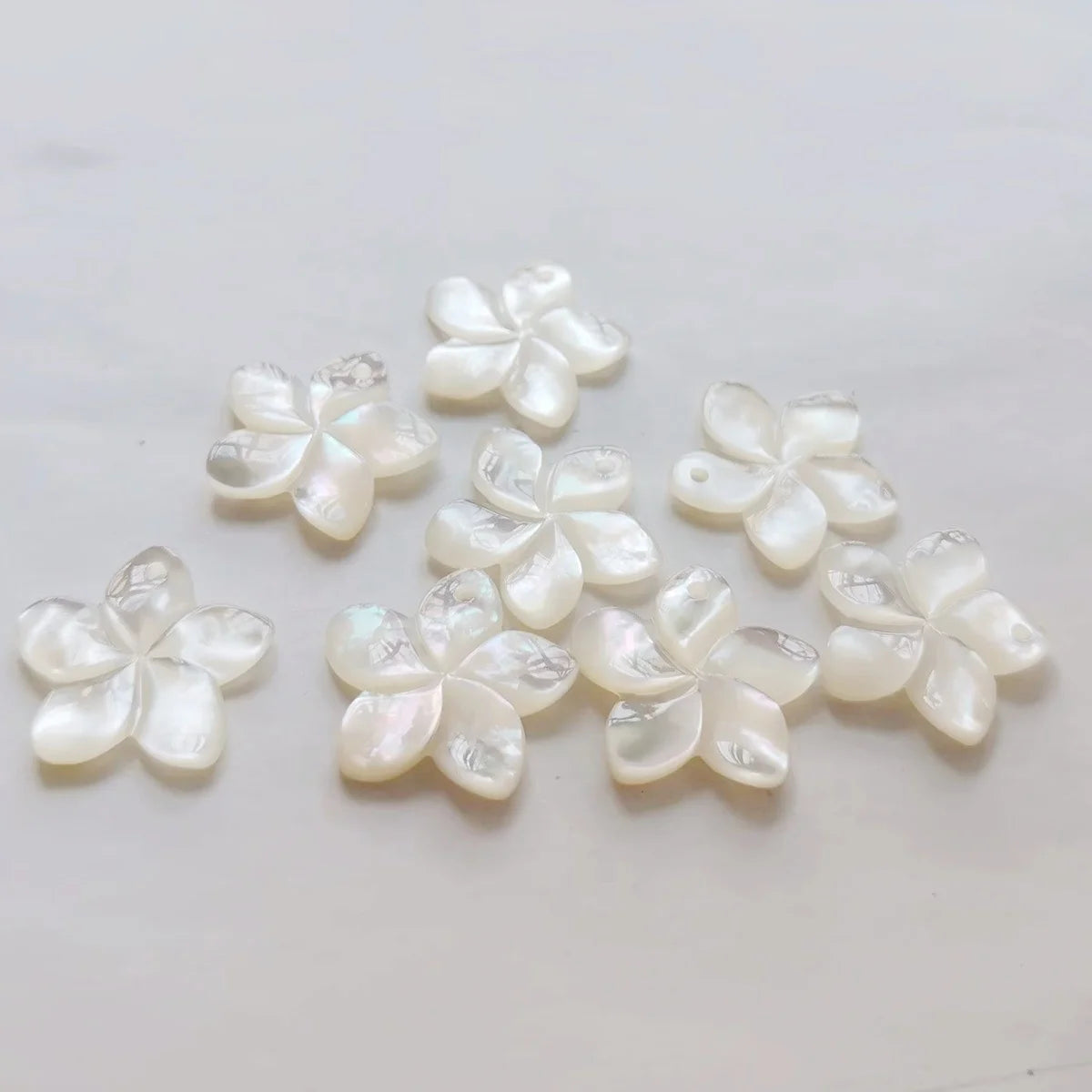 Factory Carved White Plumeria Mother of Pearl Flower Pendant Top Hole Frangipani Flowers for Jewelry