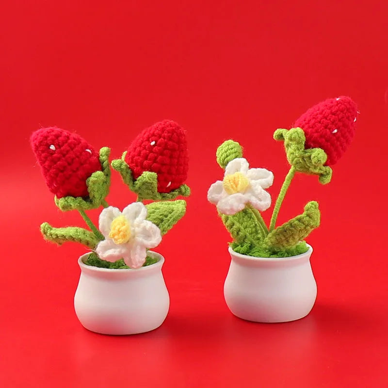 Double-Headed Strawberry Ornament Crochet Finished Wool for Valentine's Day Wedding Scene Decoration Small Potted Plant Props