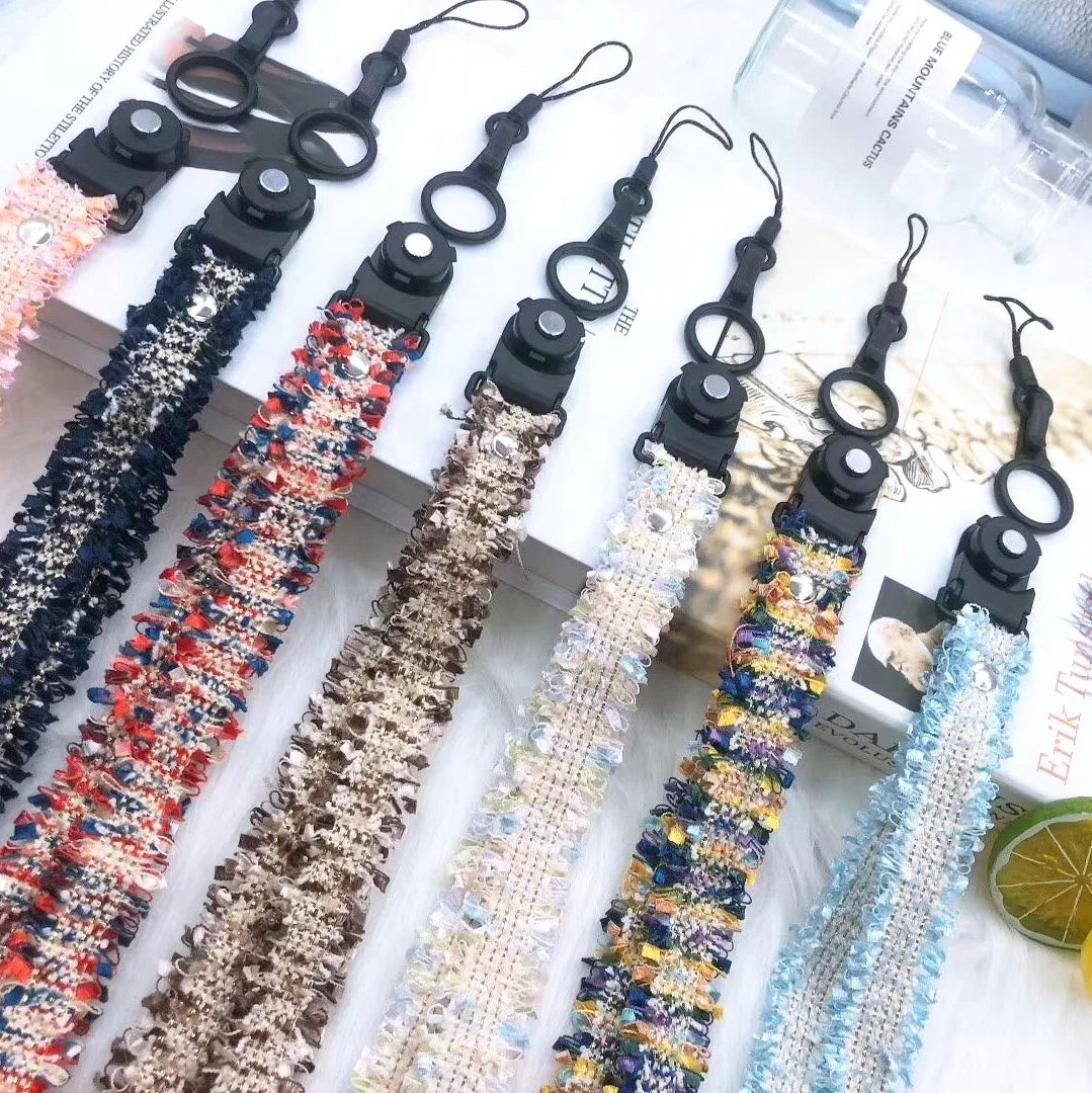 Factory Price Winter Phone Straps Fashion Classic ID Badge Holders Animal Phone Neck Straps with Keyring Mobile Fur Lanyard