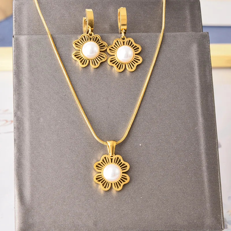 New 2pcs Pearl Flower Stainless Steel Jewelry Set Necklace Earrings 18k Gold Plated Tarnish Free Set for Women