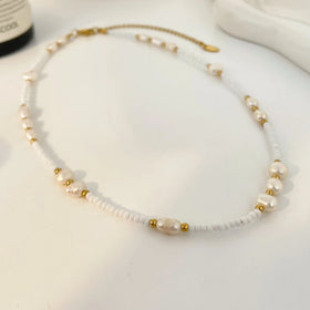 Exquisite and Colorless Vintage Glass Beads Freshwater Pearl Gold Plated Stainless Steel Charm Beaded Necklace Jewelry
