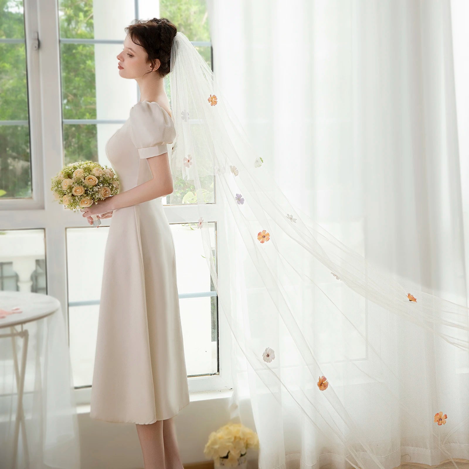 Romantic Floral Flowers Applique 2-Layer Long Wedding Veil Soft Tule with Comb Accessory for Brides Bridal Veil