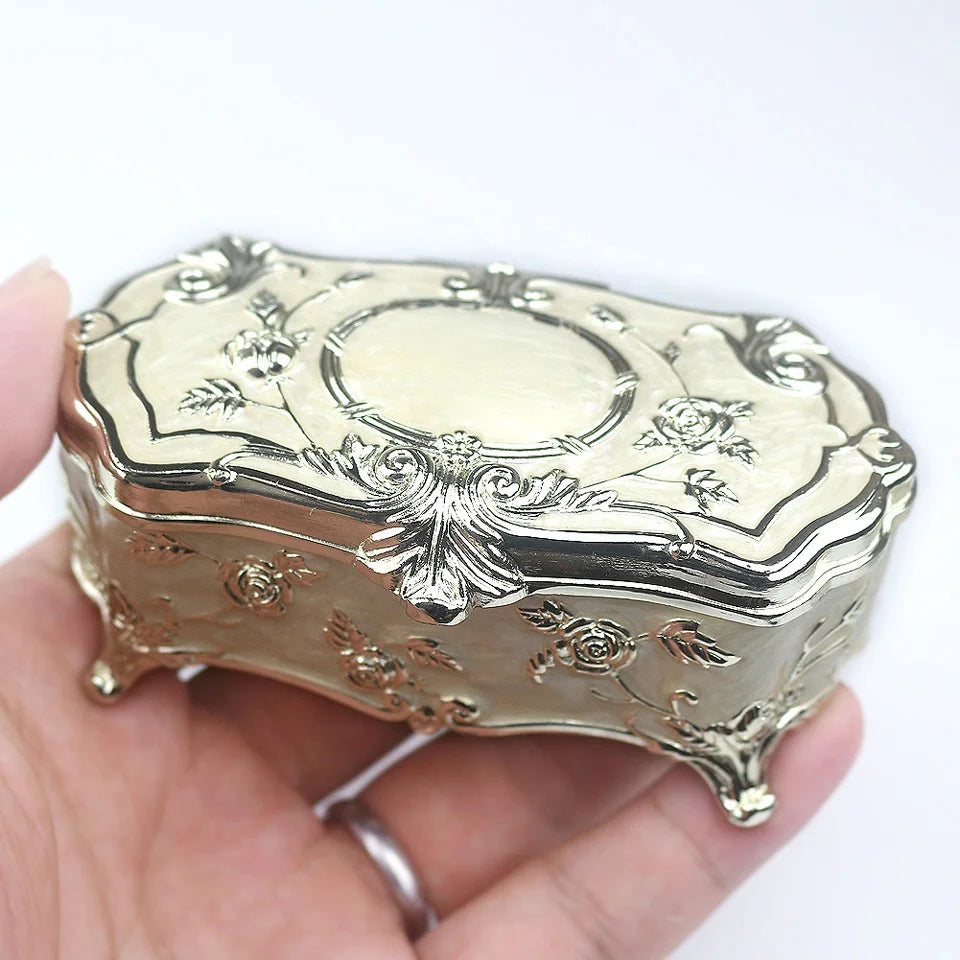 Wholesale Embossed Alloy Metal 18 Note Music Box with Sankyo Movement Wind-Up for Christmas/Birthday/Valentine's Day