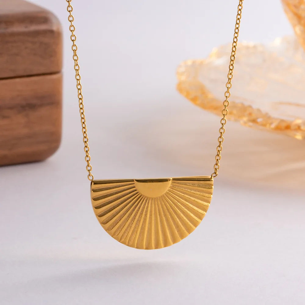 Aretas New Jewelry Designer Vintage Necklace 18k Gold Plated Jewellery Waterproof Fan-shaped Pendant Sunburst Charm Necklace