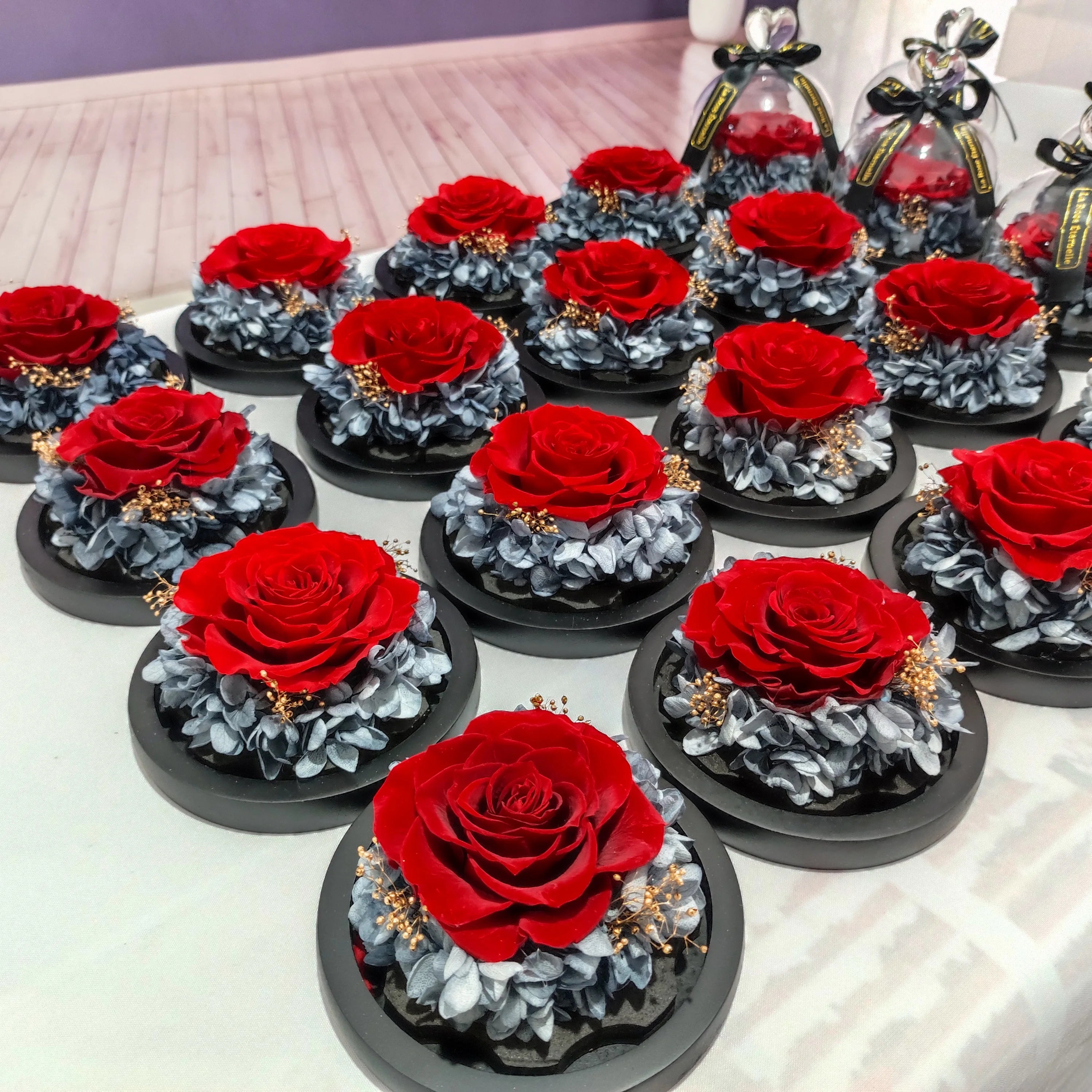 Best Gift for Valentine's Day Beauty and the Beast Rose in Heart Top Glass Dome Preserved Roses Flower