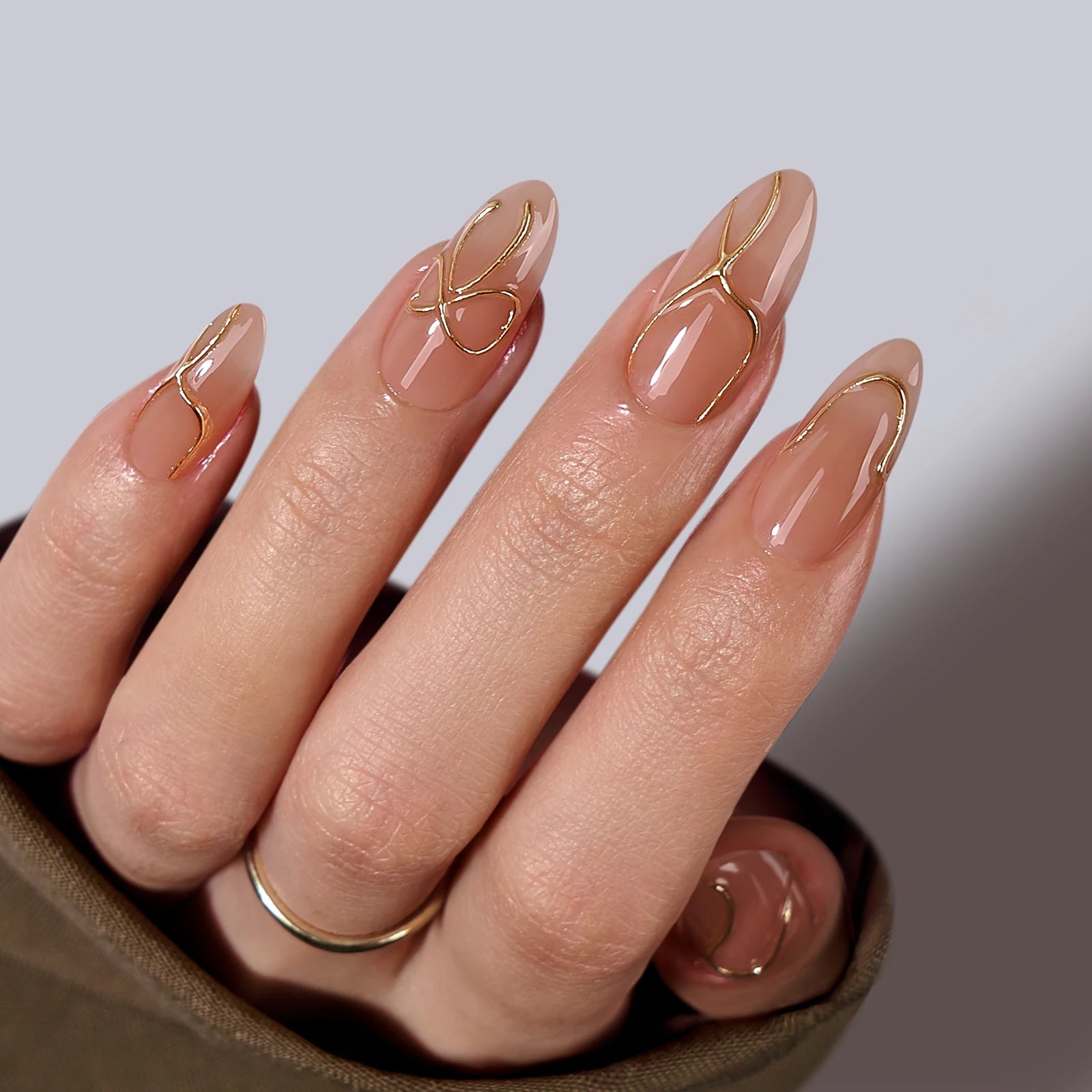 BTArtbox 3D Gold Lines Design Luxury Fake False Nails With Glue Wholesale Soft Gel Custom Medium Almond Handmade Press on Nails