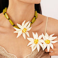 2025 New Arrival Fashion Jewelry Colorful Acrylic Resin Big Flower Bamboo Choker Necklace Big White Resin Flower Necklaces