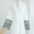 Elegant Embroidery White Black Dubai Abaya Robe with Pocket Women Long Cardigan Dress Fashionable Kimono Middle East Robe Femme