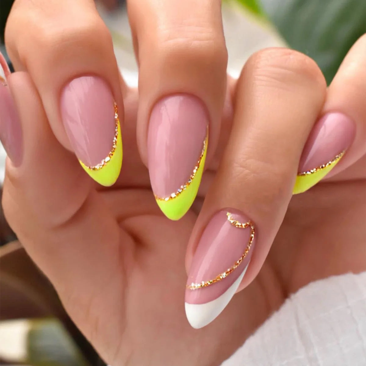 Wholesale French Almond Glitter Artificial False Nails Gel Gel Acrylic Nail Oval Medium Color Tips with Glue Tabs