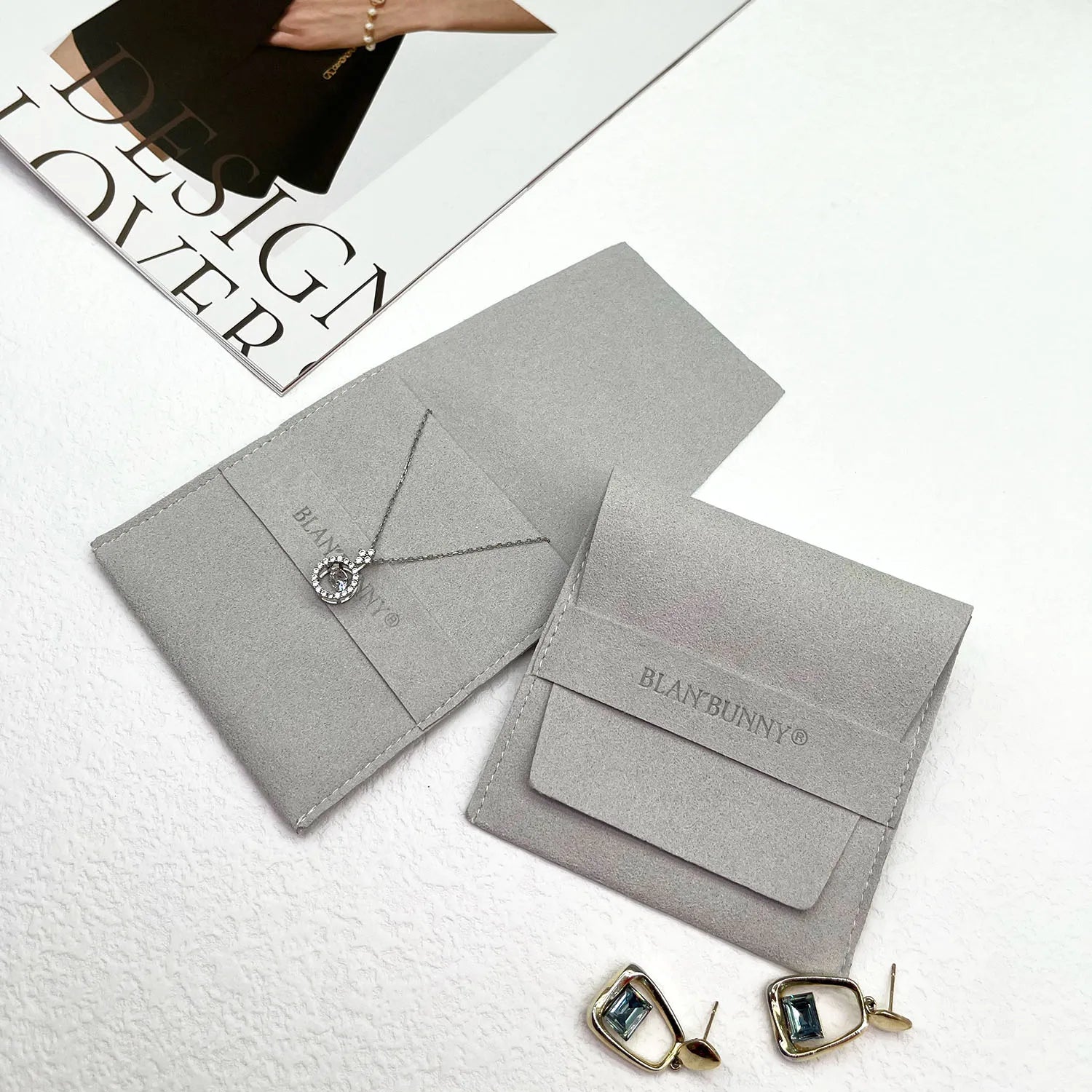 Light Grey Color Custom Envelope Flap Microfiber Jewellery Packaging Pouch with Customized Logo