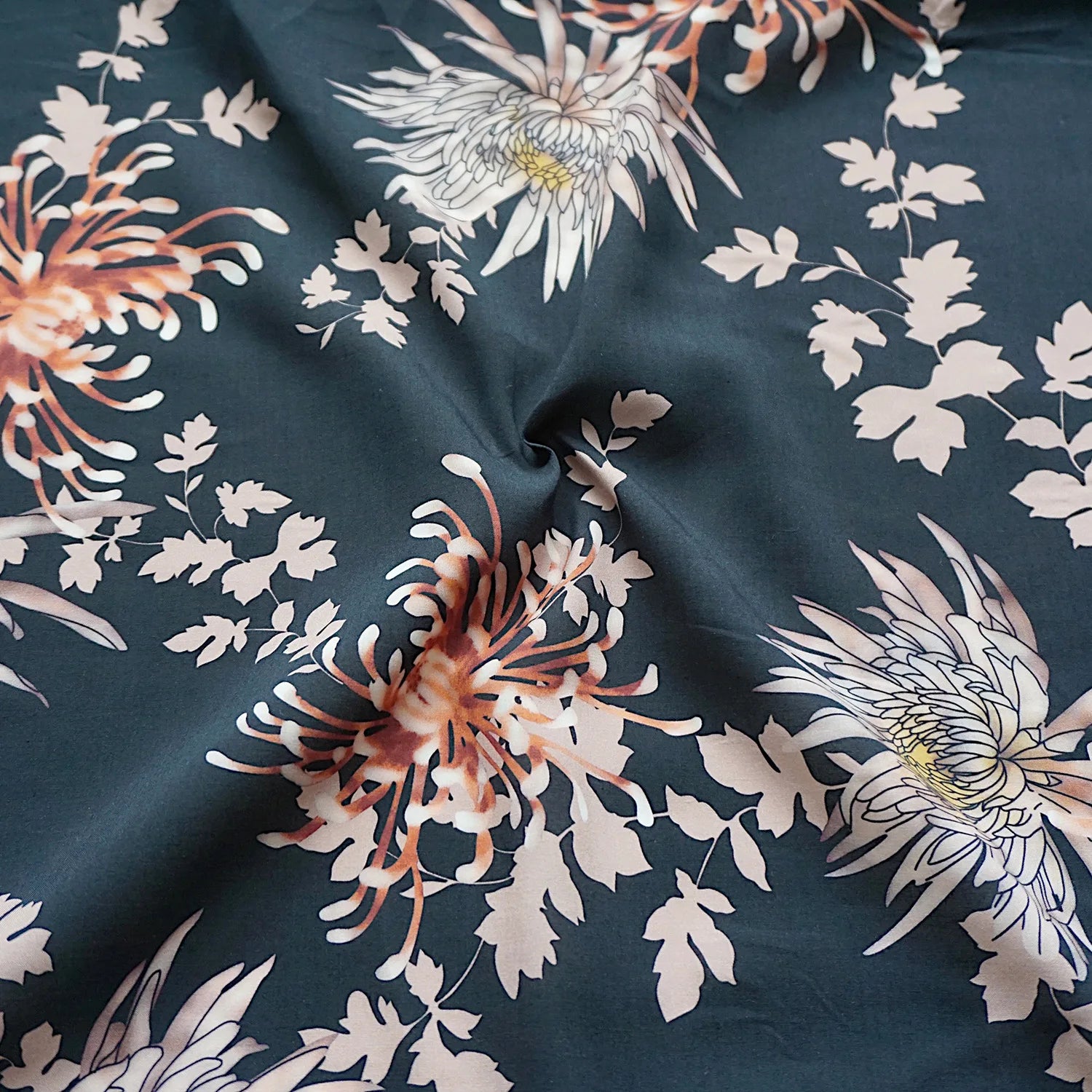 60S Rayon Digital Printing Fabric Wholesale Floral Chrysanthemum Dress Home Apparel Fabric