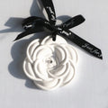 FinRu Factory Stocked Hanging Car Wardrobe Air Freshener Camellia Flower Scented Ceramic Aroma Porcelain Fragrance Oil Diffuser