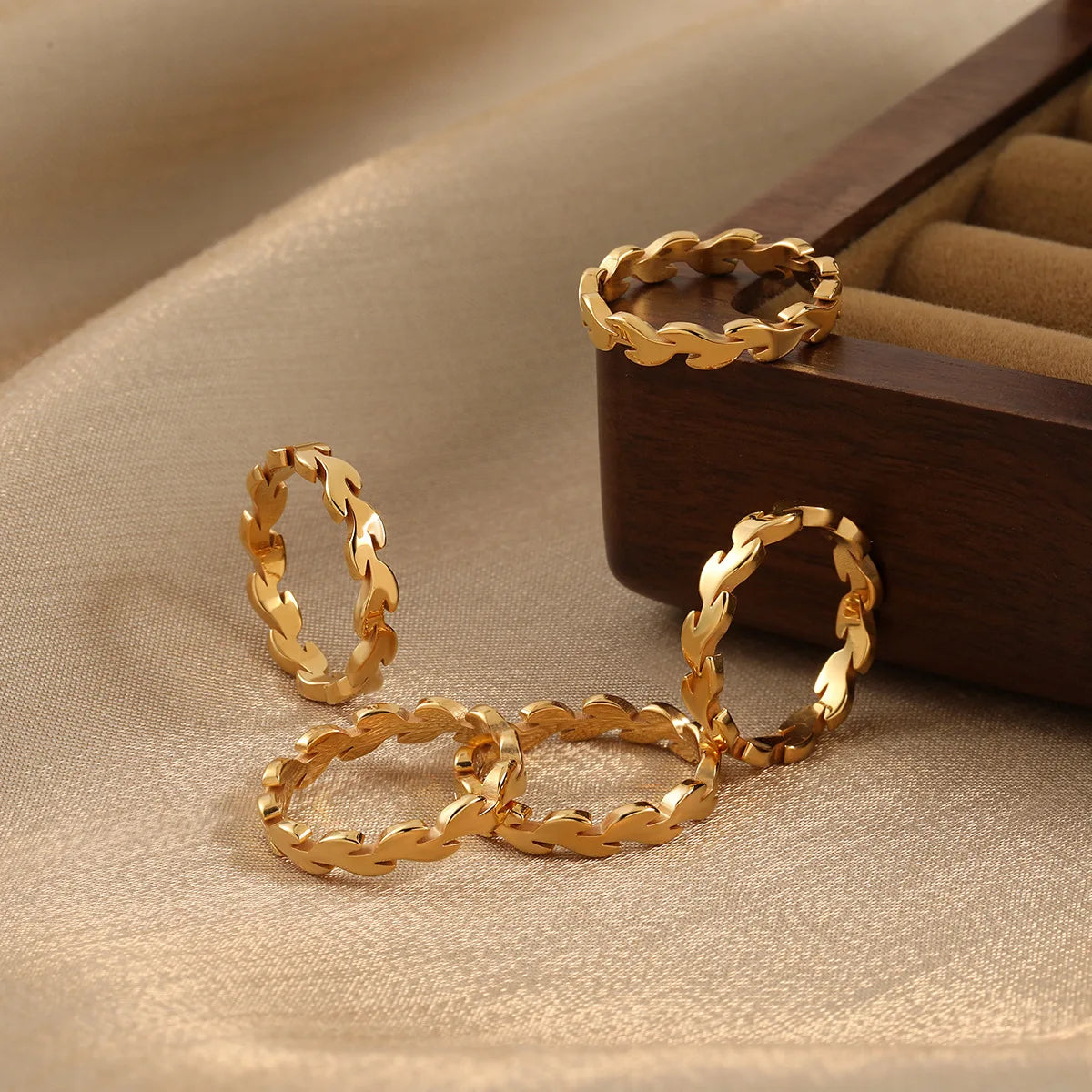 2025 New Gold Polished Leaf Waterproof Jewelry Gifts Custom Logo Stainless Steel Minimalist Leaves Finger Rings