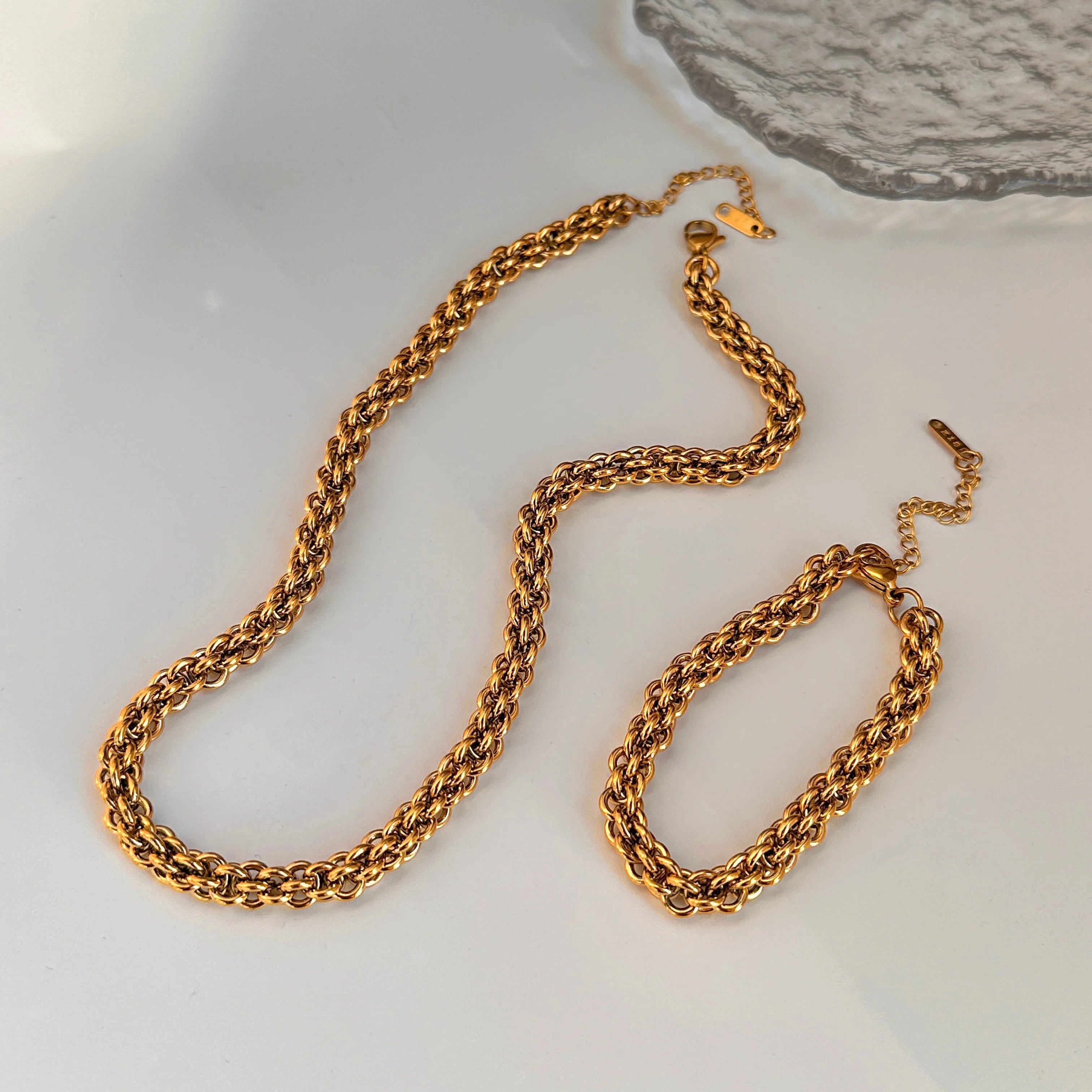 2023 Dazan New 18k Gold Plated Tarnish Free Stainless Steel Vintage Corn Twist Necklace Indian Luxury Jewelry Set for Women