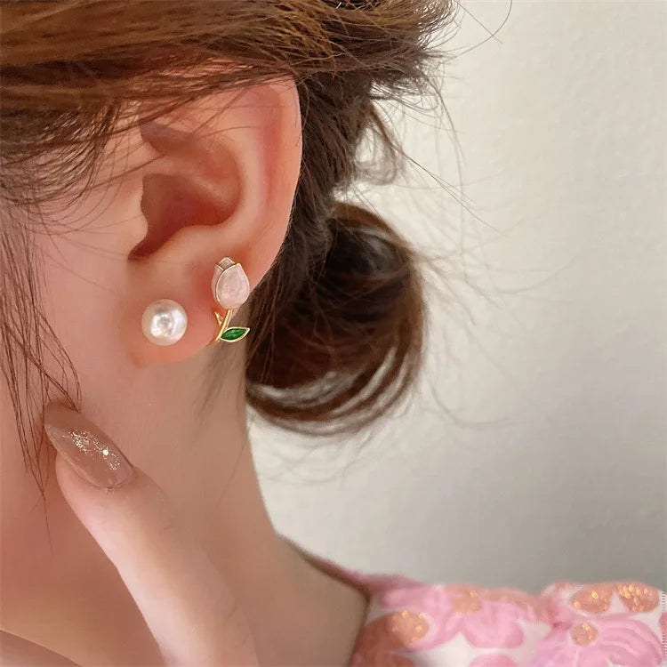 Trendy Vintage Pearl Enamel Tulip Flower Stud Earrings for Women and Girls Chic Wedding Party and Gift Jewelry