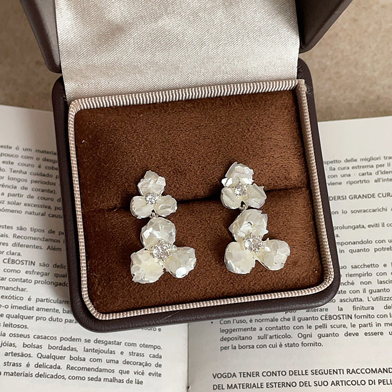 Women's Style High-grade Broken Shell Flower For Retro Gentle Fashion Trendy Earrings - Model 1 Earrings MegaBDM