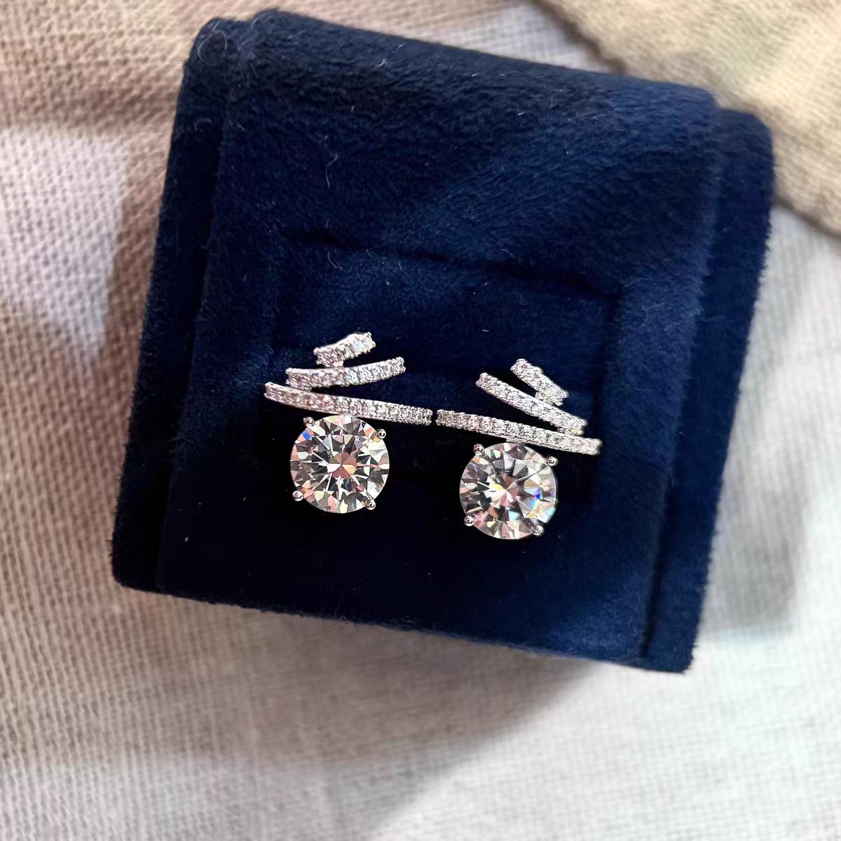 Women's Sier Big Diamond For Light Luxury Temperament Fashionable High-grade Exquisite Earrings MegaBDM