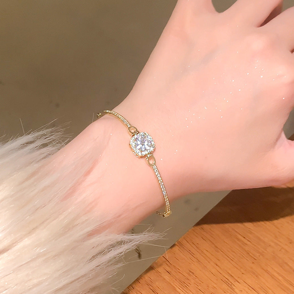 Women's Inlay Fritillary Four-leaf Flower Pull-out Light Luxury High-grade Bracelets - D-31 Gold MegaBDM