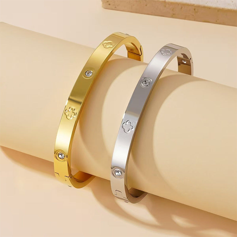 Women's & Men's Simple Personality Metal Plating Retro Fashion Clover Couple Bracelet MegaBDM
