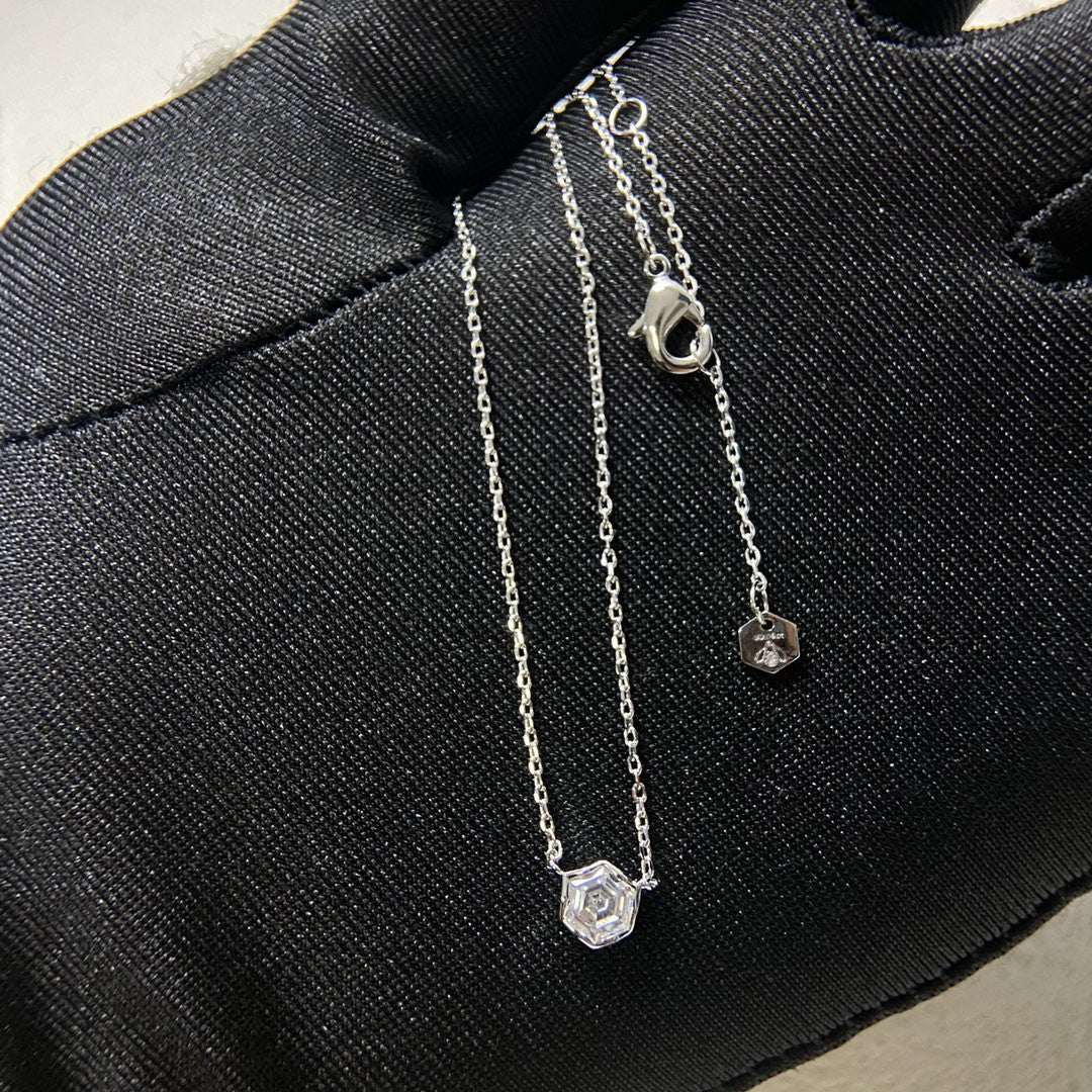 Hexagonal Honeycomb Zircon High-grade Design V Gold Single Diamond Clavicle Pendants - White gold color MegaBDM