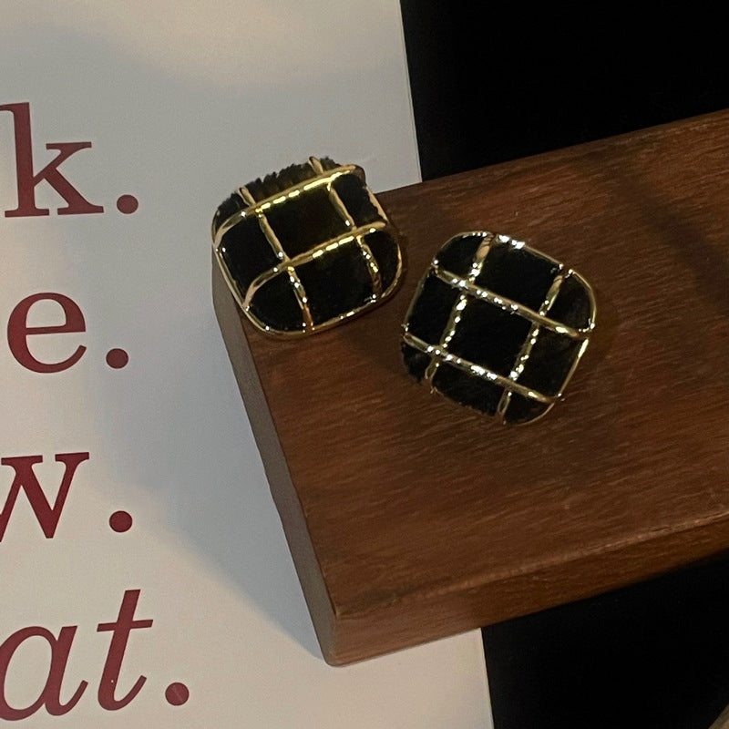 Needle Elegance Retro Fashion Female Personality Flocking Metal Plaid Square Earrings MegaBDM
