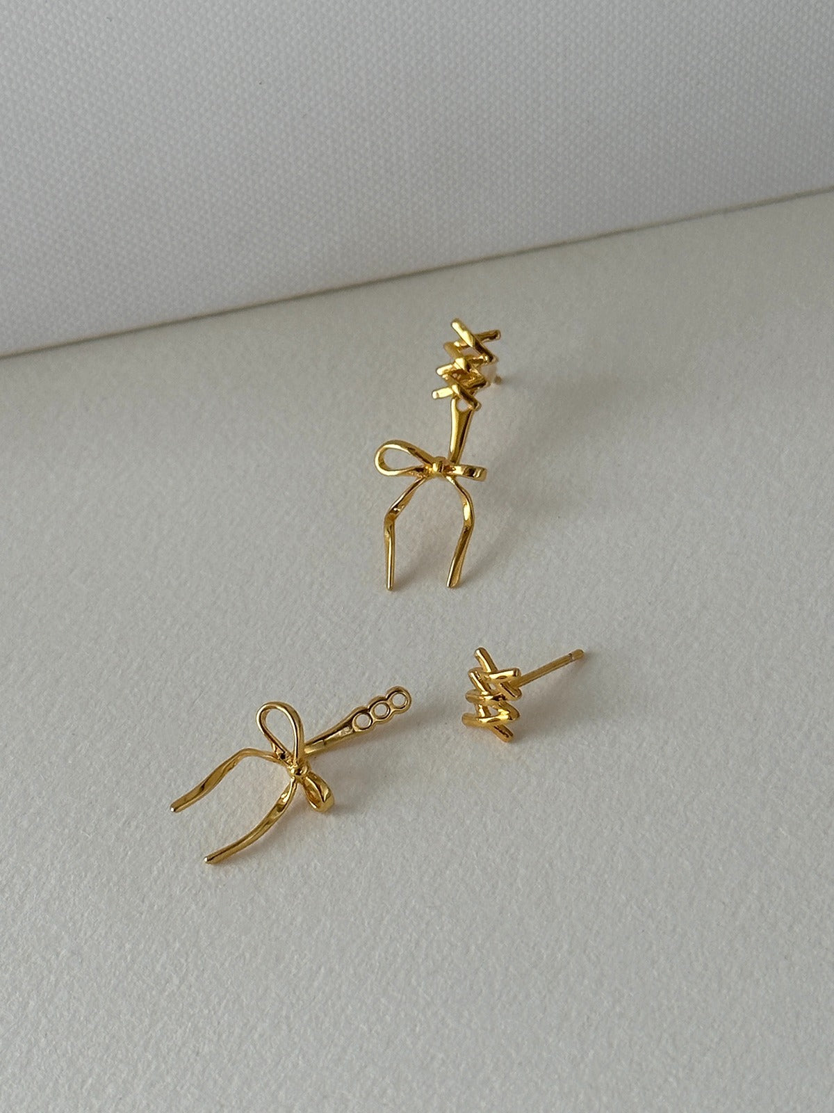 Women's Design High-grade Ear Clip Korean Style Stud Earrings - Gold MegaBDM