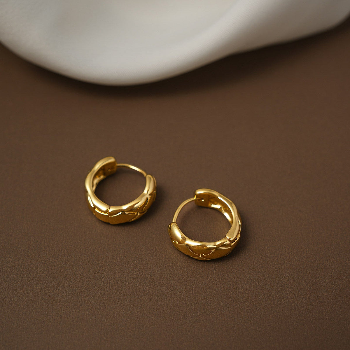 Women's Diamond Plaid Small Circle Light Luxury High-grade Temperament Ear Clip Earrings MegaBDM