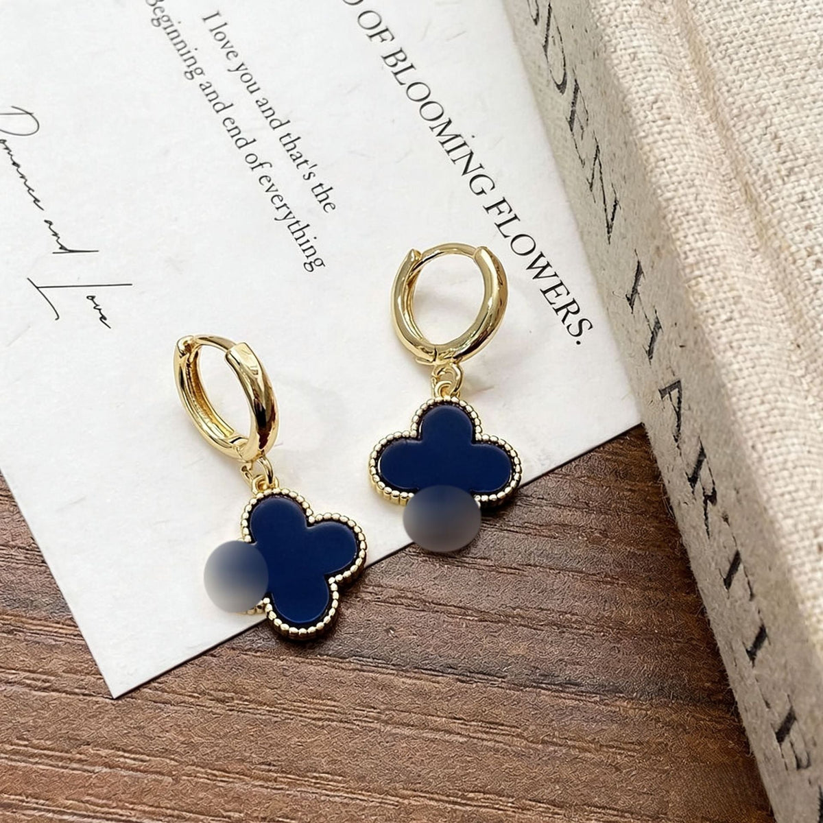 Women's High-grade Ear Clip Light Luxury Niche Design Titanium Steel No Earrings - 18K Golden Blue Shell Clover Earrings / 18K