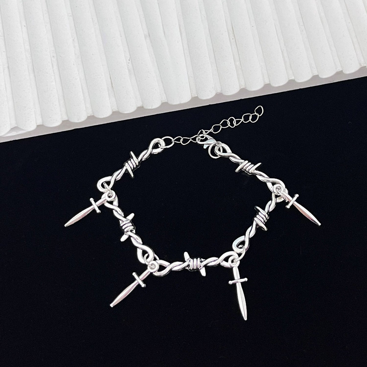 Women's & Men's Thorns Hand Accessory Hip Hop Punk Bracelet - T1129 MegaBDM