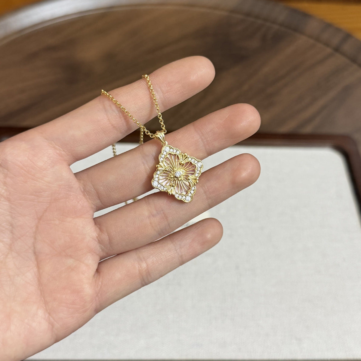 Women's Italian Brushed Cloth Clover Large Fritillary Clavicle Chain High-grade Necklace - XL232 Net Drill Large Rice Noodle Shell [Gold] MegaBDM
