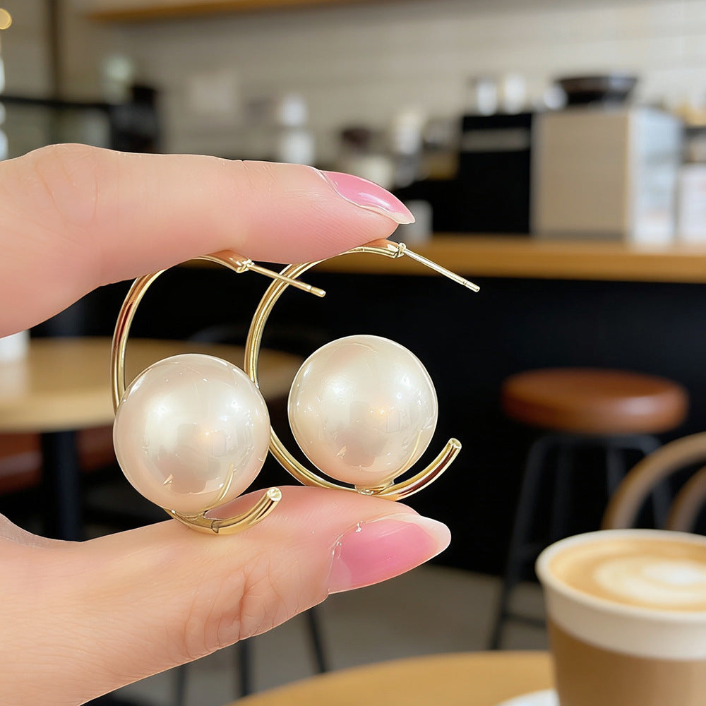 Wife's World Large Pearl Female Niche Earrings MegaBDM