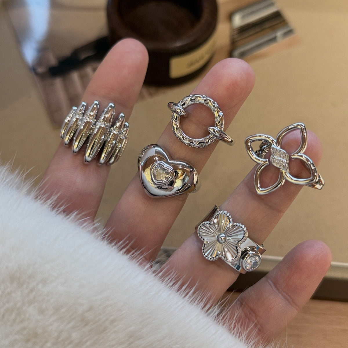 Women's Plated Hollow Flower Korean Style Elegant High-grade Light Luxury Commute Ring MegaBDM