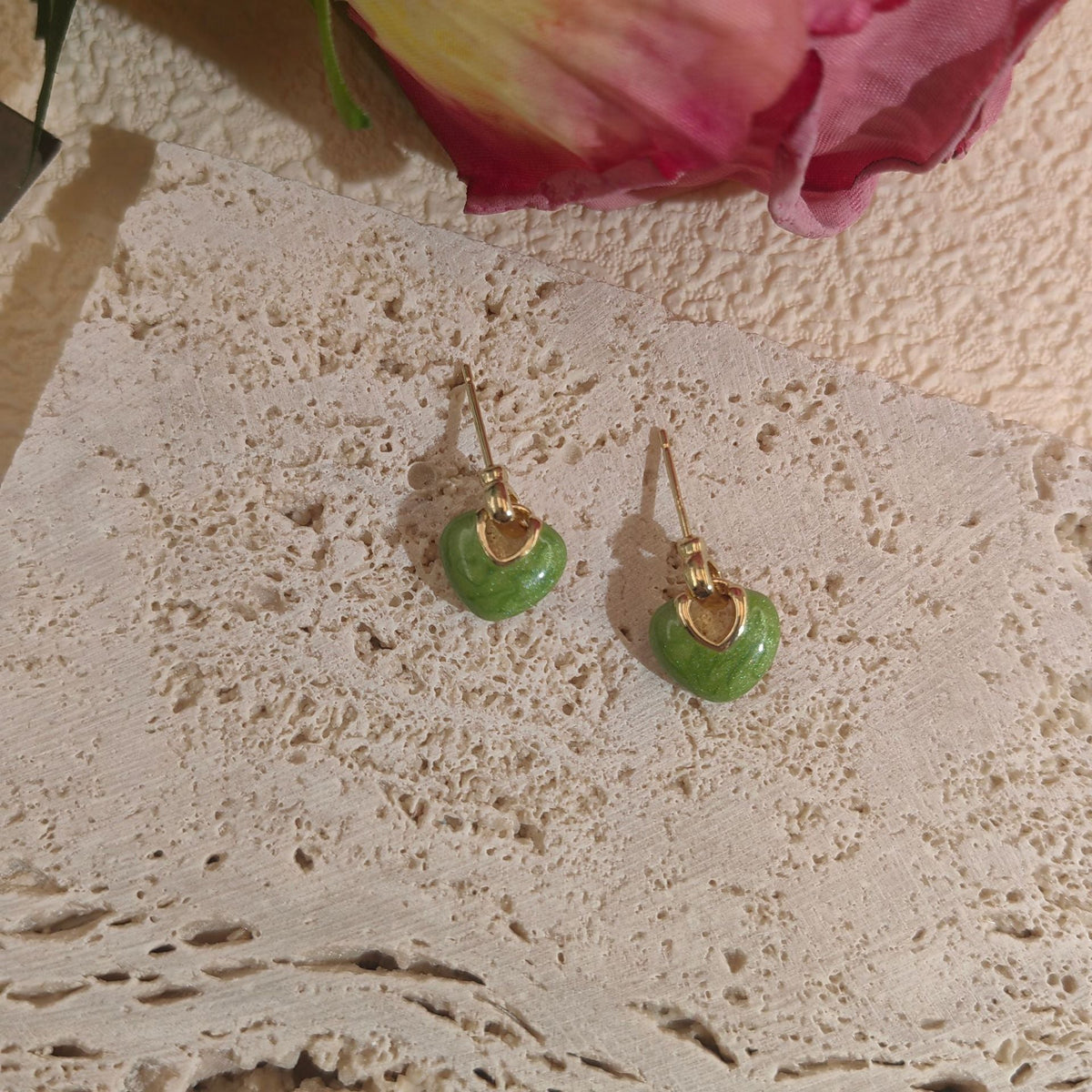 Women's Love Heart Niche Design Advanced Exquisite Stud Earrings - Green Pearl Heart-Shaped Ear Studs MegaBDM