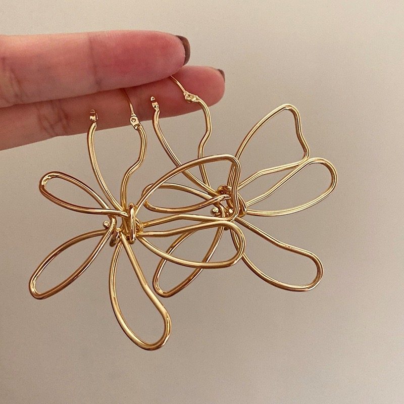 Retro Minimalist Metal Line Flower Fashion Minority Design Earrings - Golden Lines Flower Earrings MegaBDM