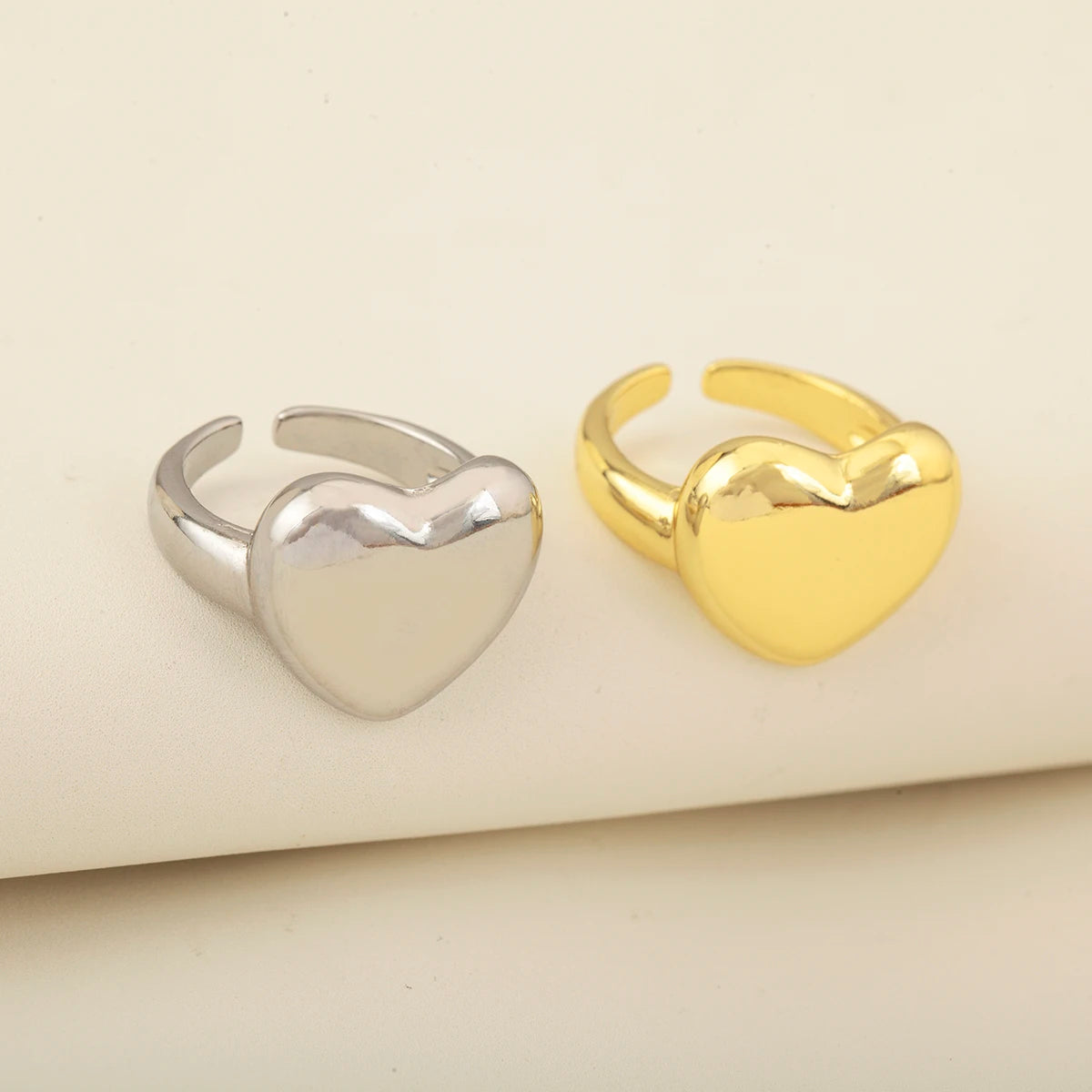 QIKU Wholesale Gold/Silver Plated Copper Heart Rings Adjustable Dainty Chunky Design for Couples Bridal
