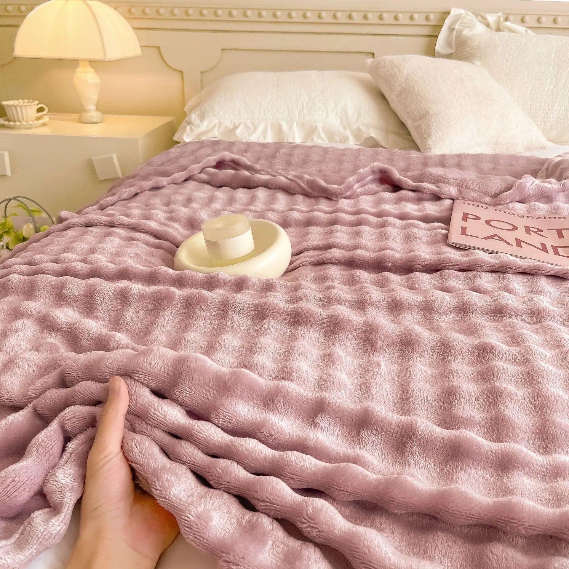 Wholesale Bubble Modern Sofa Warm Solid Cozy Polyester Plain Textured Flannel Fleece Throw Blanket Animal Design Customizable