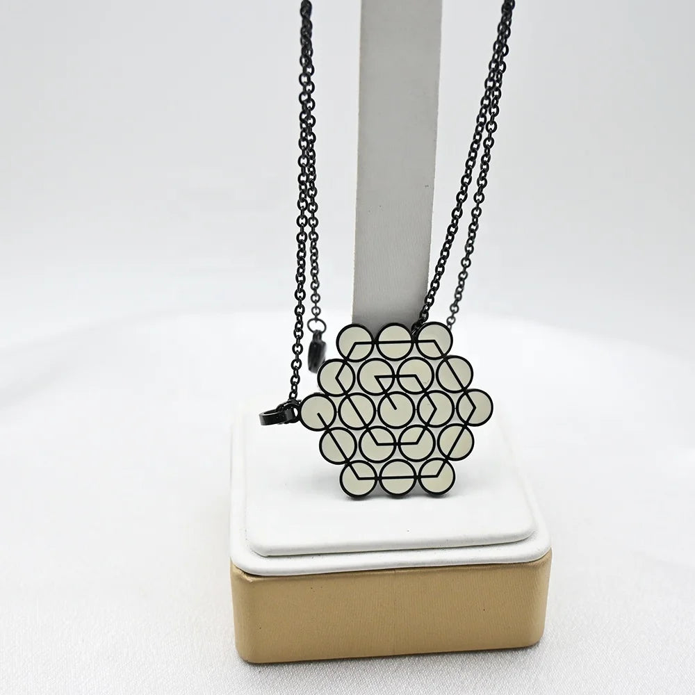 Hot Selling Women's Stainless Steel Pendant Necklace Ten Pieces of Seven Circle Flower Geometric Mandala Amulet Gold Plated