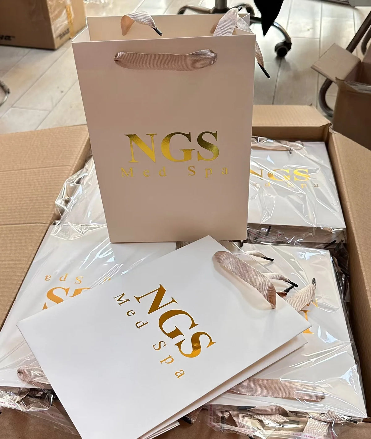 Fashion Grocery Boutique Retail Paper Bag Custom Ribbon Handle Paper Shopping Bags Cosmetic Jewelry Clothes Gift Paper Bag MegaBDM