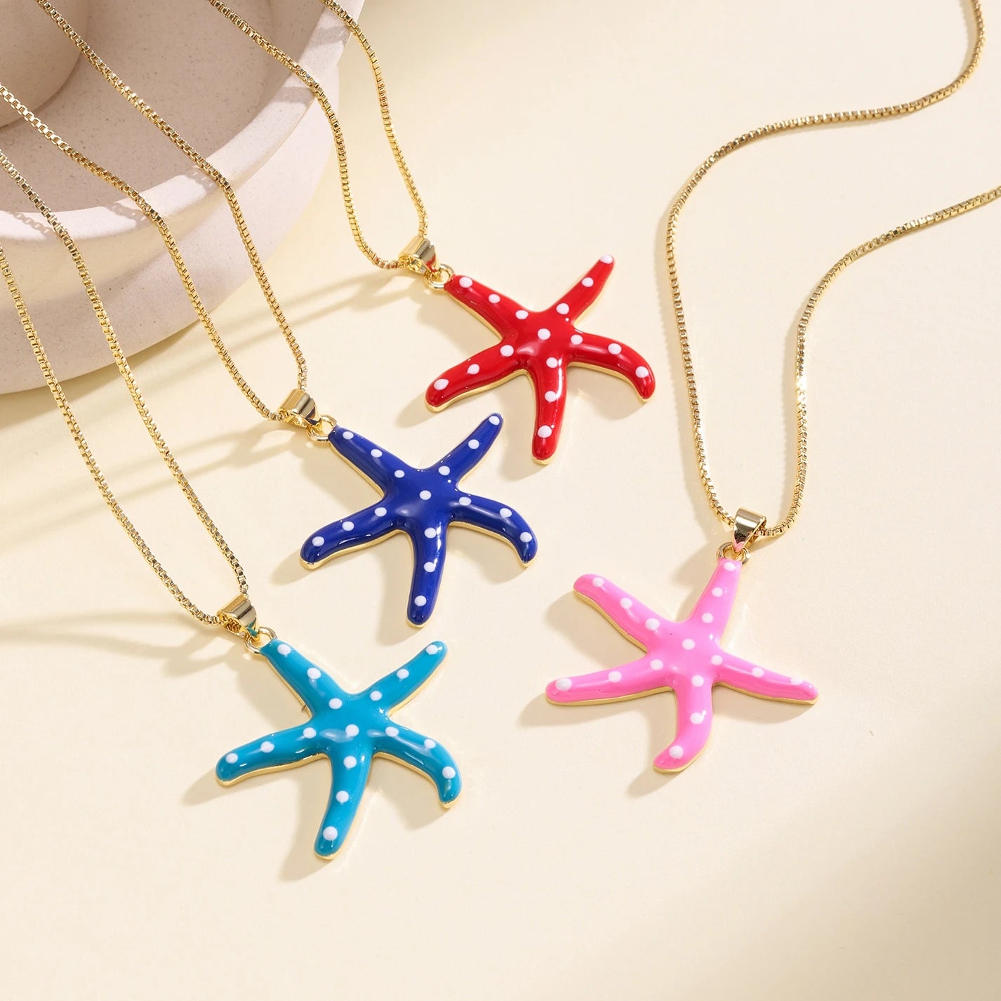 QIKU Enamel Starfish Pendant Necklace Minimalist Sea Animal Jewelry for Women Hawaii Summer Beach Vacation Natural Pendant