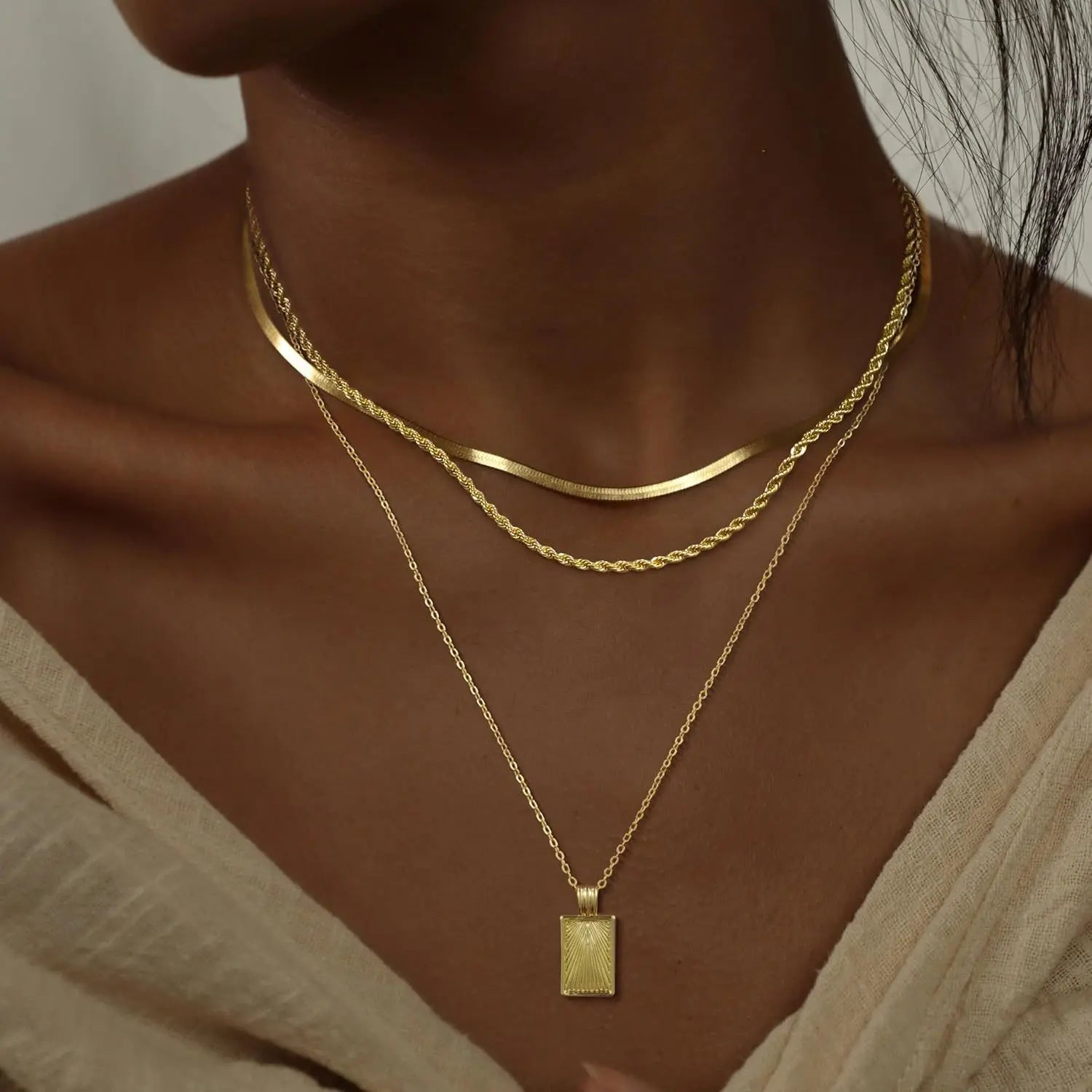 European and American Cross-border Fashion Hot Sales Light Luxury Twisted square Stackable Pendant Necklaces