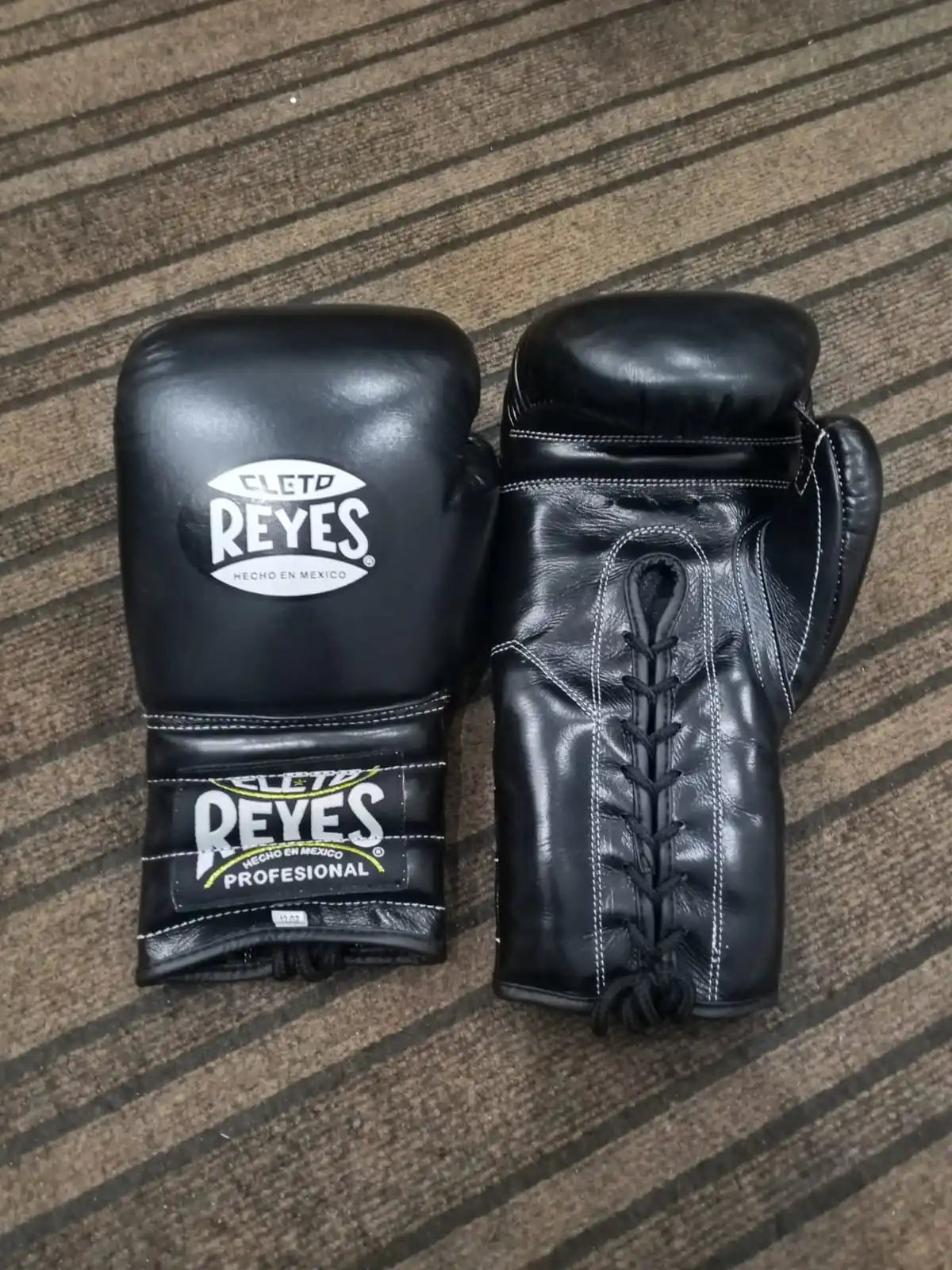 Custom Traditional Sanda MMA Boxing Gloves-Lace-Up Pro Type Real Cowhide Leather with Non-Slip & Moisture Wicking Features